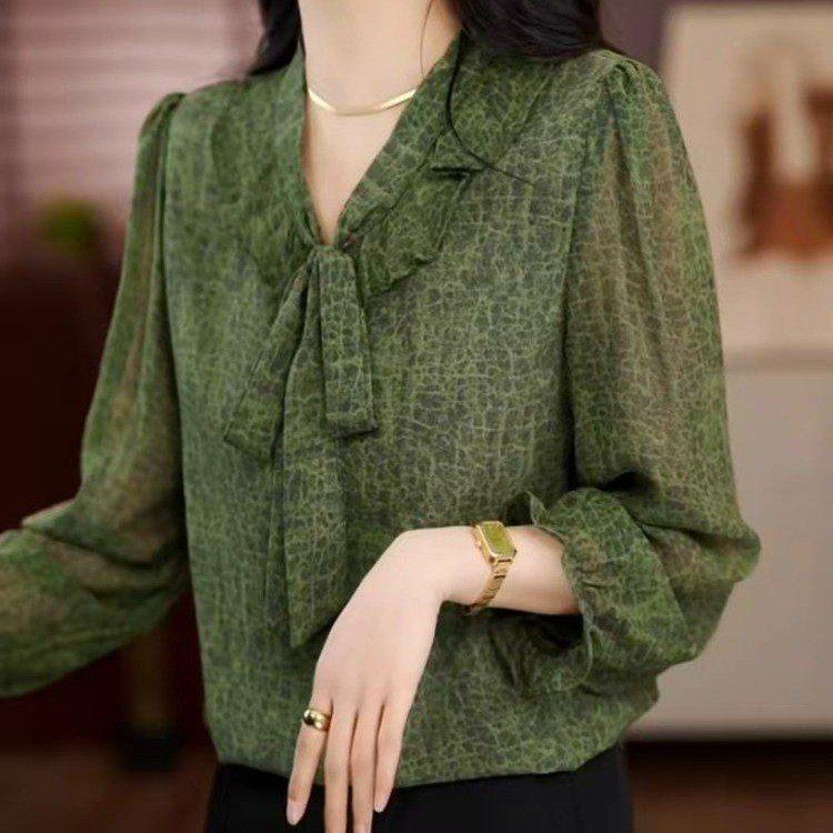 Elegant Plus Size Green Floral Chiffon Bow Top for Women