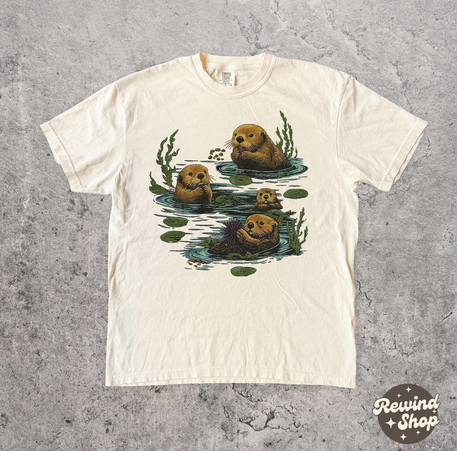 Retro Wildlife Otter Tshirt, Sea otter Comfort Colors Shirt, 90s Style Graphic Tee, Vintage Otter Nature Wildlife TShirt L