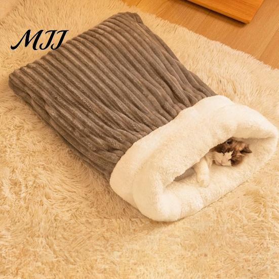 Thoughtful Gift for Cat Lovers Warm Fluffy Sleeping Bag, Semi-closed Enclosed Tunnel Bed, Self-Heating Portable Pet Resting Plush Lining
