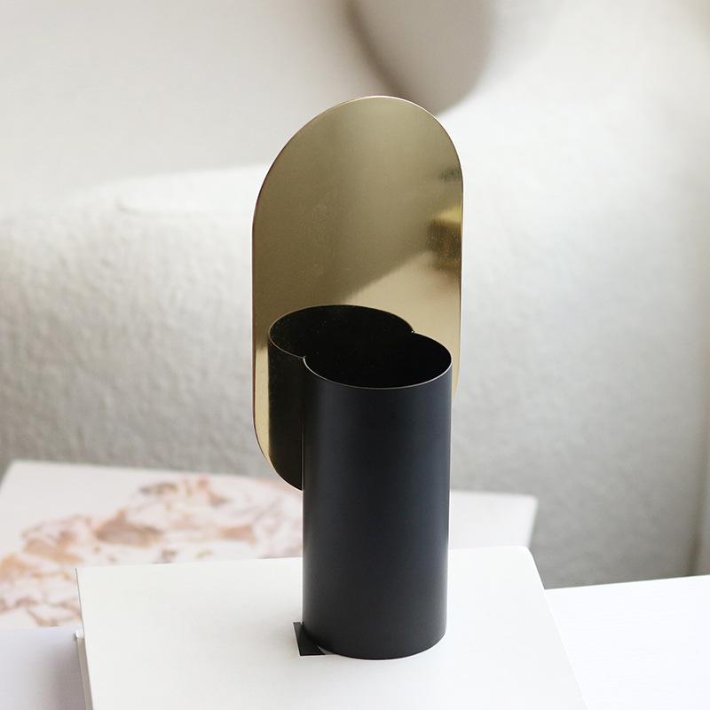 Simple Geometric Metal Flower Vases Niche High-end Decoration Light Luxury Modern Art Vases Model Room Living Room Ornaments