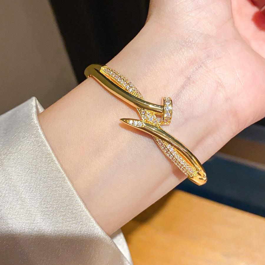 Nail Cross Buckle Bracelet, Retro Fashion Bracelet, Light Luxury and High-end Jewelry
