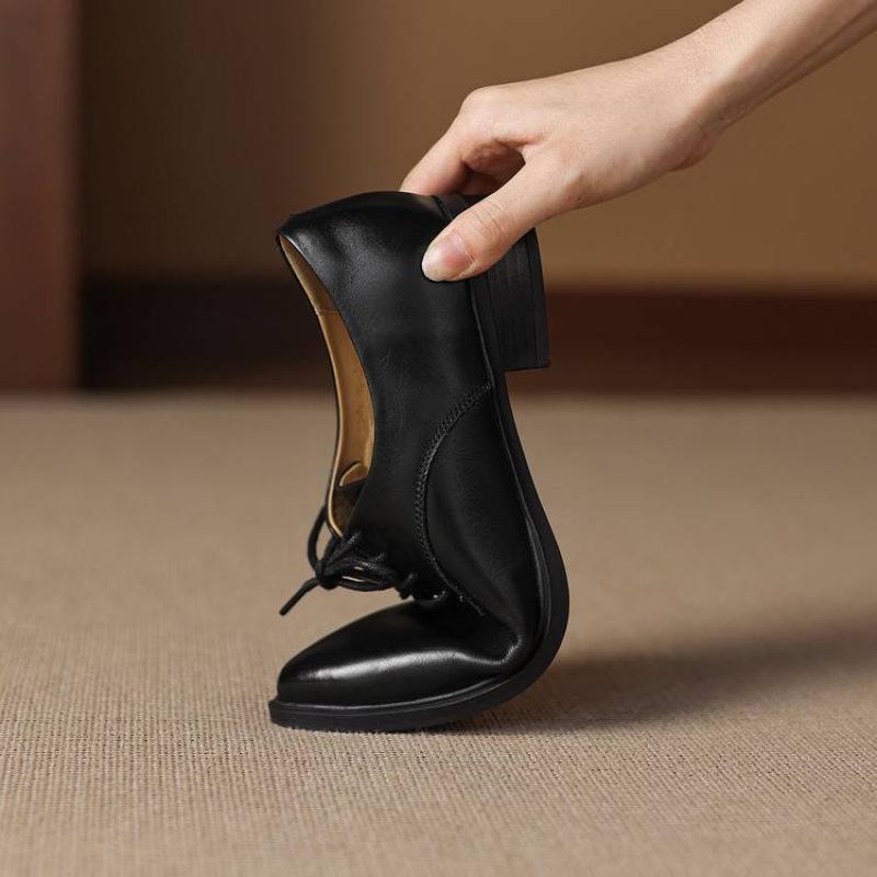 New Women's Leather Shoes Comfortable Fashion Shoes Rubber Soft Sole Pointed Four Seasons Wear Cowhide Lace-up Small Leather Shoes