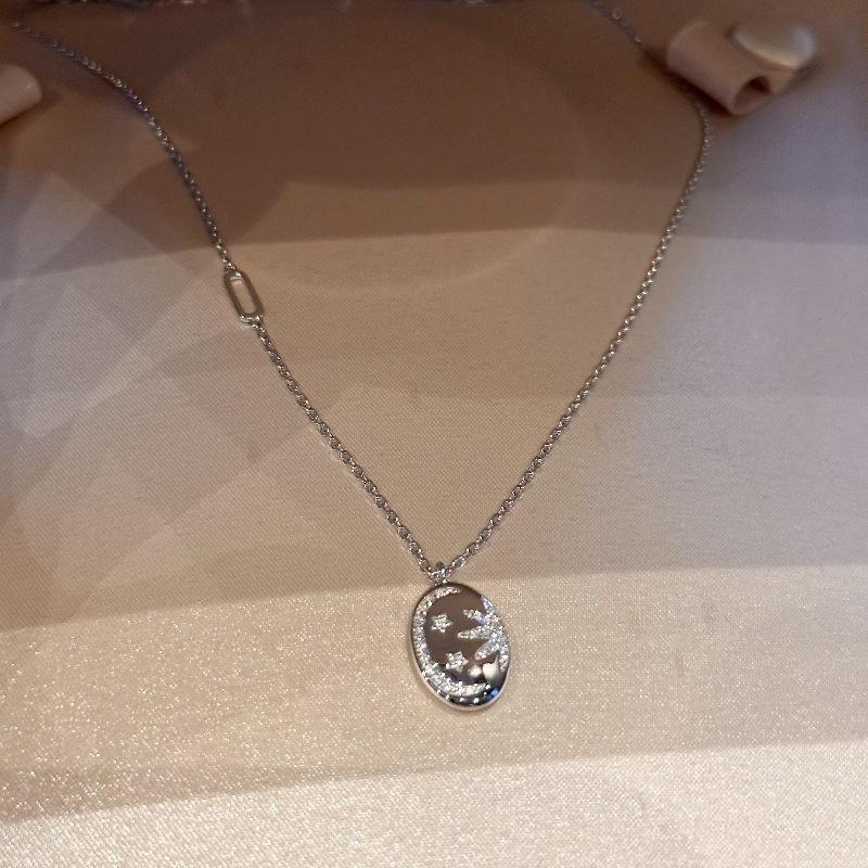 Leichter Luxus High-End-Sinn Einfache Nische Sonne und Mond Muschel Fotorahmen Halskette mit Diamanten Vielseitiges Retro-Design Exquisite Schlüsselbeinkette