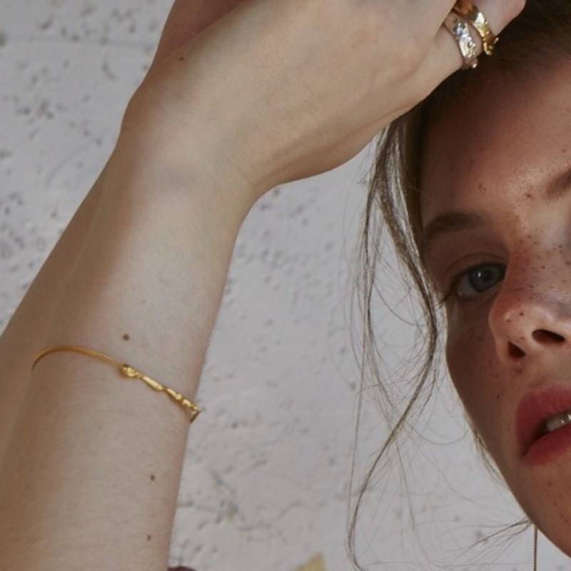 

HELLO HONEY Mel bar bracelet BR01 gold