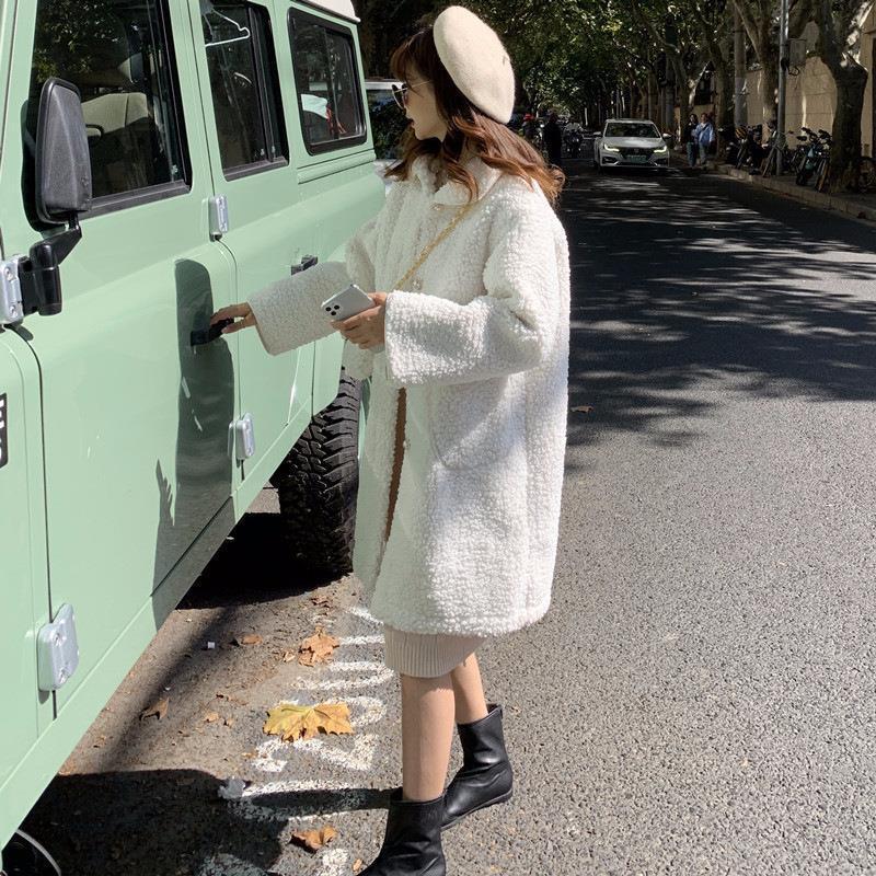 Übergröße Damenbekleidung Kostenlose Tasche Mantel Dickes Imitat Lammplüschmantel Damen Mittellang Herbst und Winter