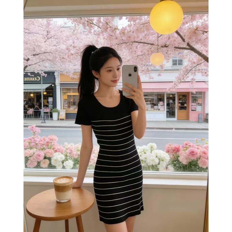 Pure Color Contrast Square-neck Striped Short-sleeved T-shirt Knitted Dress for Women, Summer New Style, Fitted Waist, Slimming, Full-hip Short Skirt