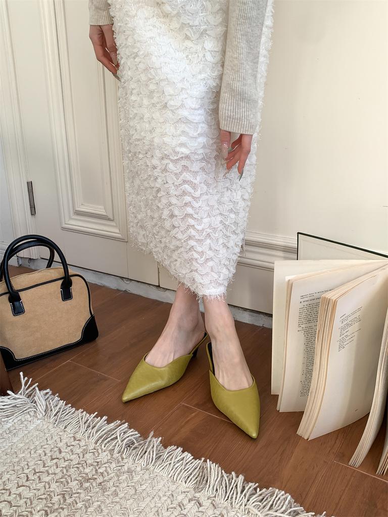 Traubenmutter 2025 Frühling neue flache Mules mit halber Ferse tragen High-End Koreanische Version spitze Freizeitschuhe