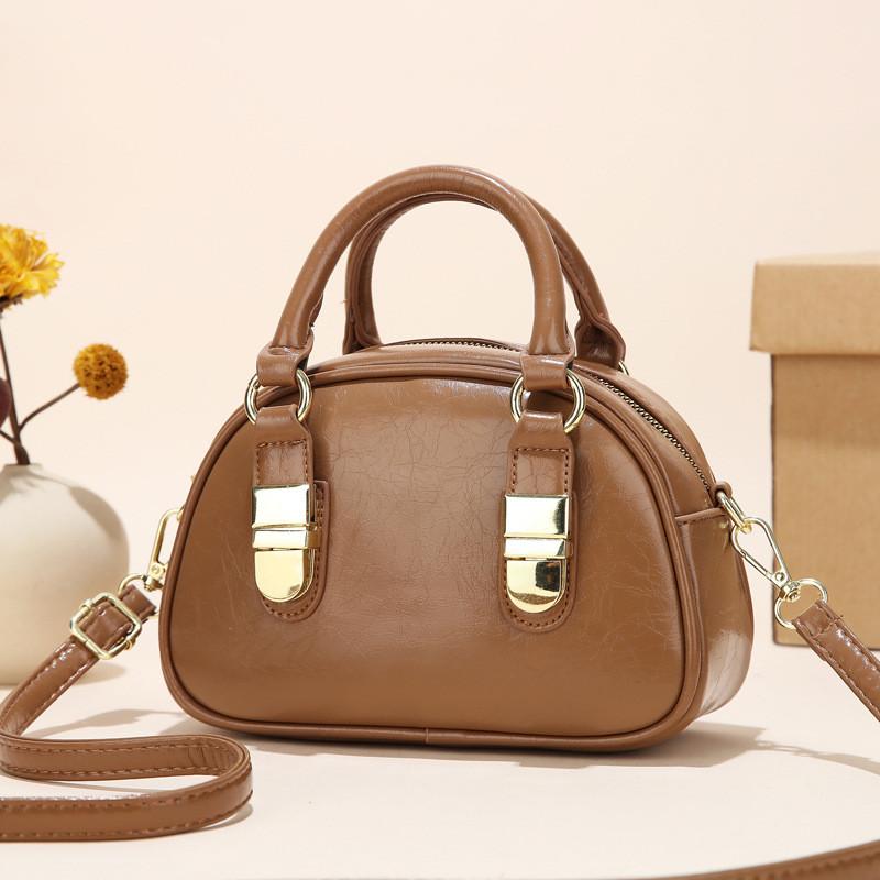 Spacious Elegant And Shoulder Bag For Women With Unique Shell Shape And Durable Lining Polyester