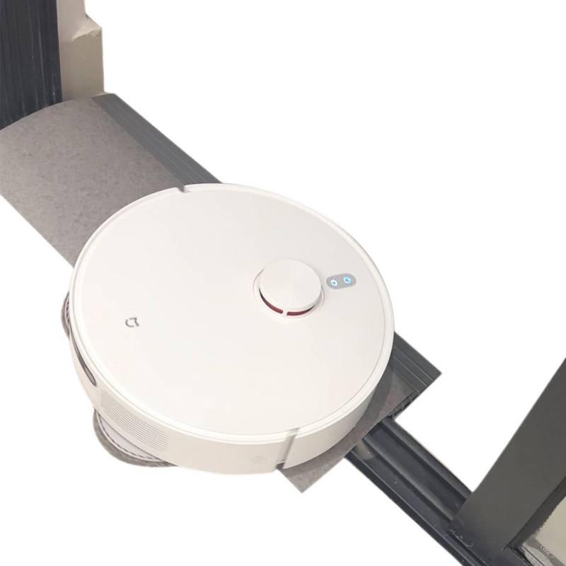 Robot Over-Track Mat for Climbing and Door Push-Pull Slope
