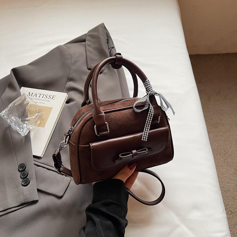 

Модная нишевая сумка в иностранном стиле, женская, 2025 год, осенний новый тренд, модная, высокоценная, для поездок, сумка-бостон темно-коричневого