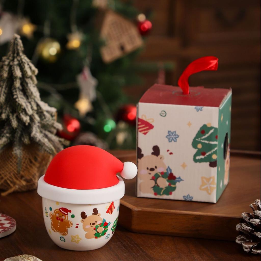 Christmas Creative Cartoon Ceramic Mug Hand Holding Cute Christmas Hat Cup Lid Coffee Cup Gift Box Souvenir