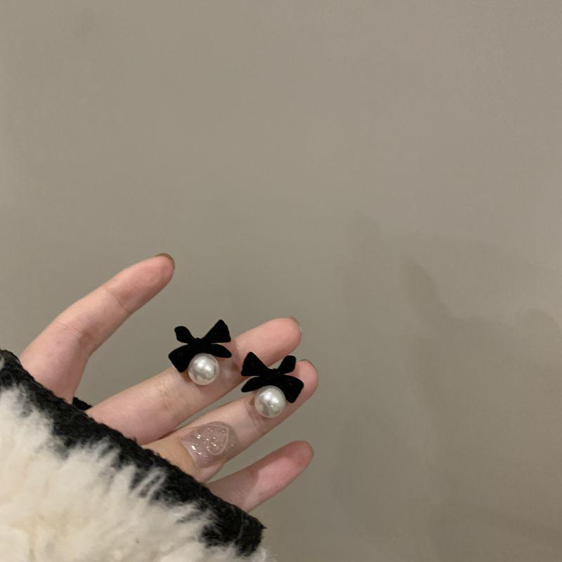 

«Серьги с черным жемчугом и бантом из серебра 925 пробы — элегантные и универсальные для женщин, коллекция осень/зима 2022 года»