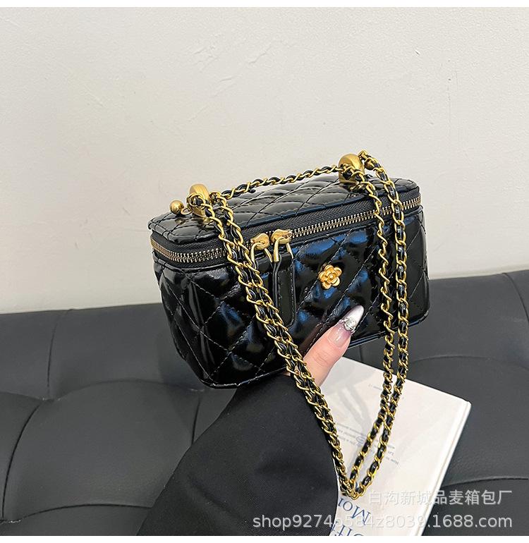 

Xiaoxiangfeng box bag crossbody diamond chain small bag women s 025 new fashion niche commuter shoulder bag tide