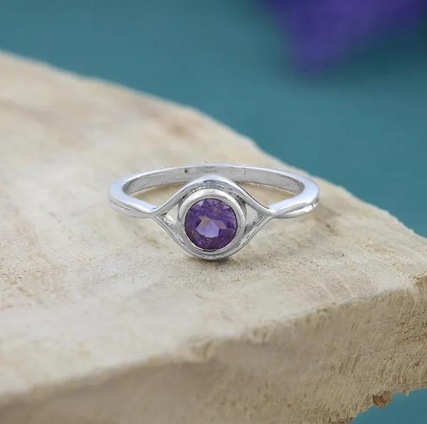 

Кільце з натуральним аметистом зі срібла 925 проби Ювелірні вироби з дорогоцінним камінням ручної роботи Мінімалістичне кільце з каменем народження Подарунок для неї Срібні прикраси 12 срібний