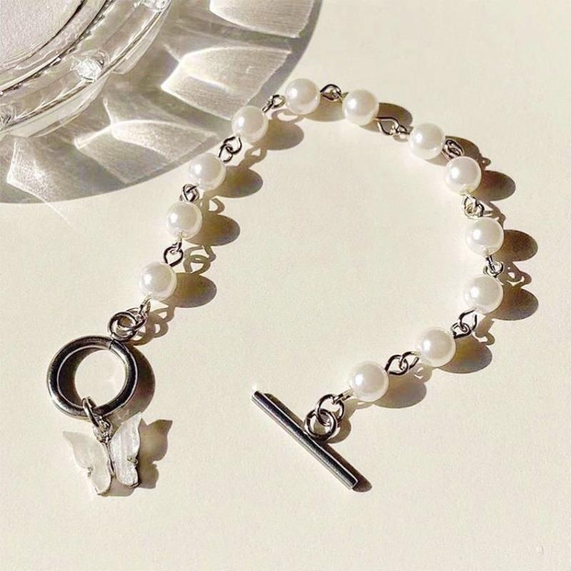 

Super Divine Butterfly Pendant Pearl Bracelet - Elegant and Simple Retro Style - Perfect for Girls - Versatile Handwear for School Use