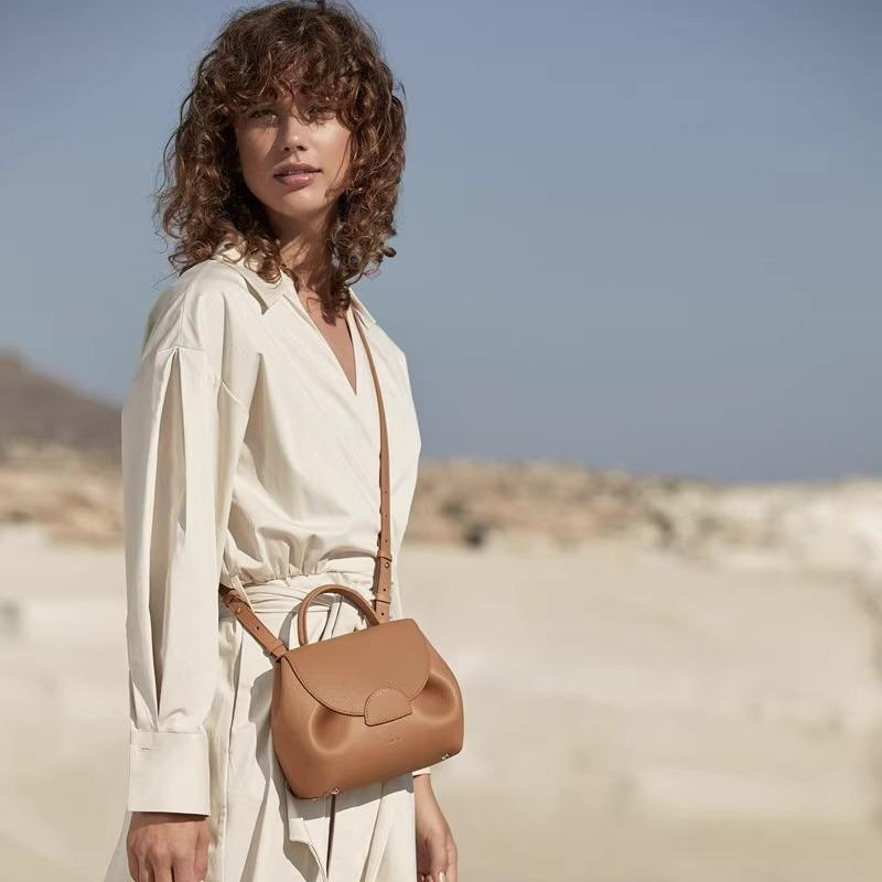 A Niche Design Camel Lychee Cowhide Spliced Hand-held Crossbody Bag