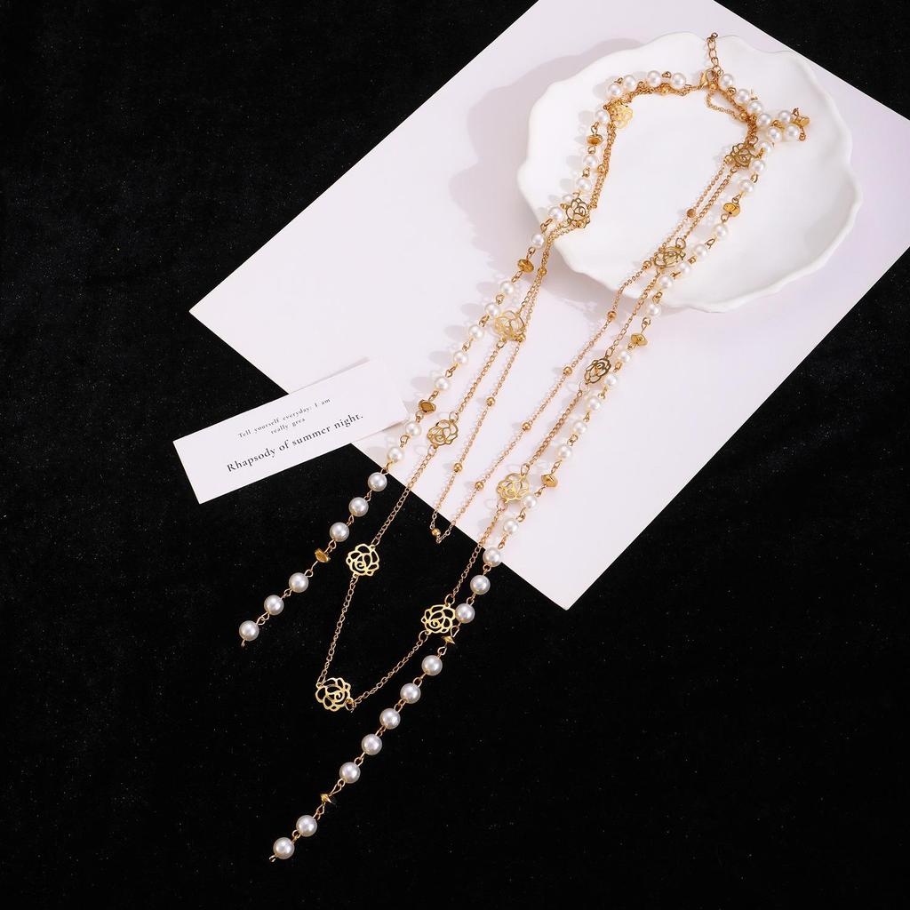 Golden Multi-layer Pearl & Portrait Pendant Necklace - Fashion Retro Clavicle Chain for Women