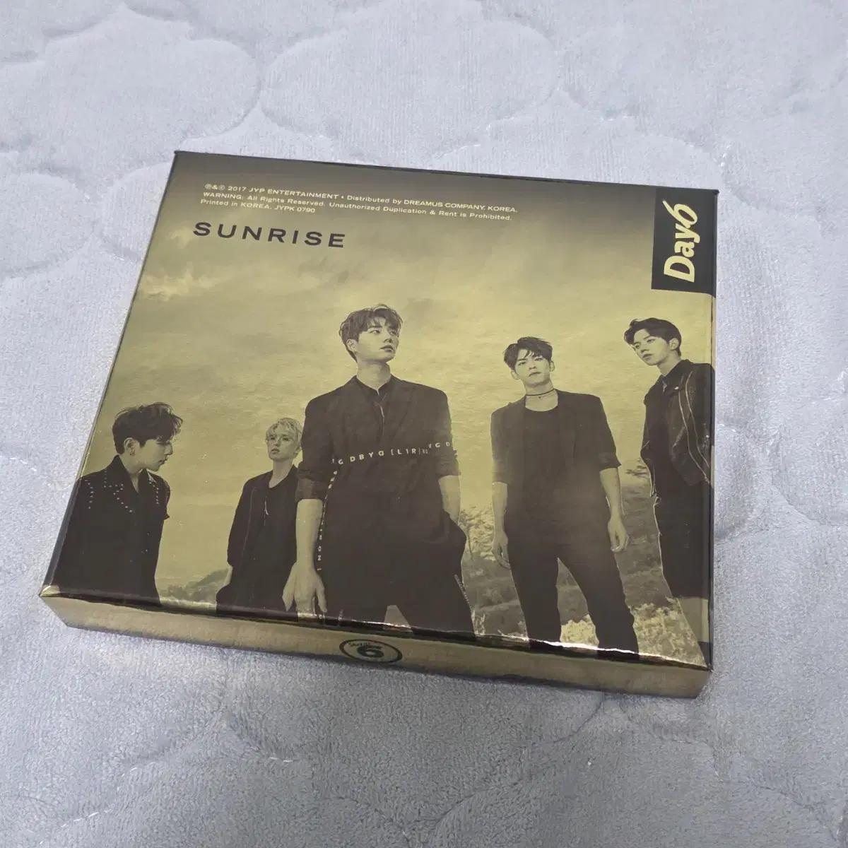 

Альбом Day6 Sunrise просто вышел