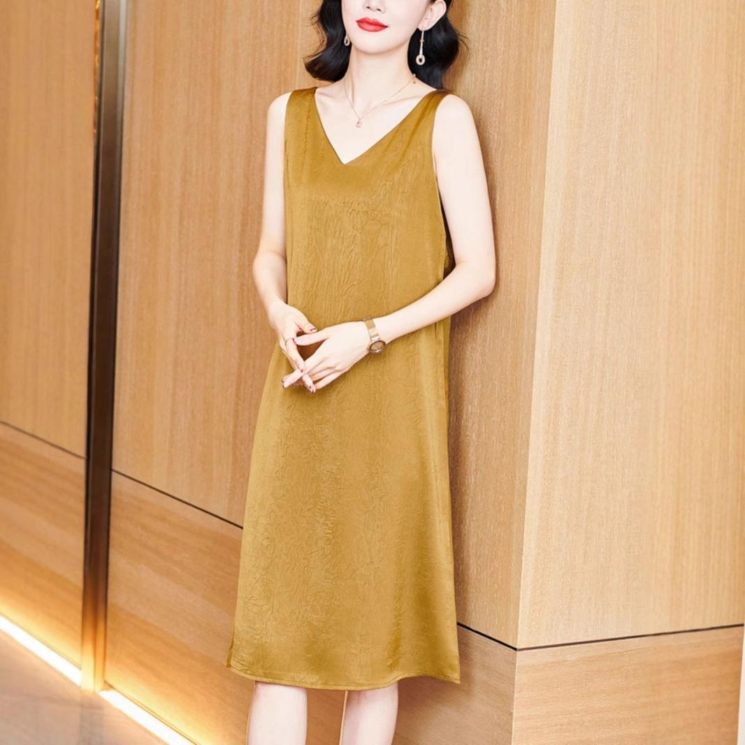 

Women s Mid-Length V-Neck Satin Slip Dress - Spring 2025 Collection XL чорний