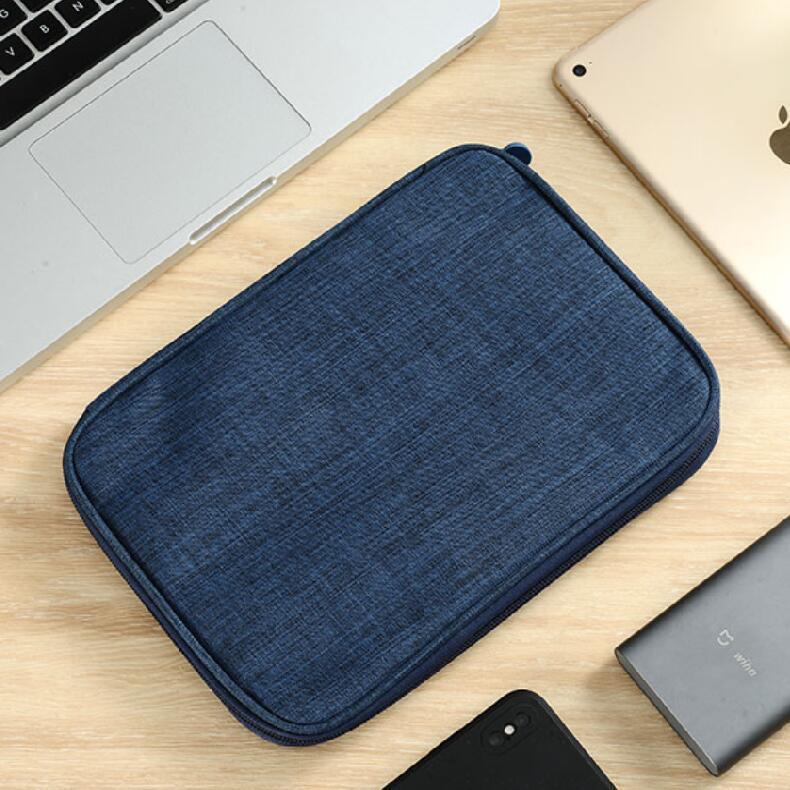 

Portable Earphone, Cable, USB Drive, Power Bank, Tablet, and Phone Storage Bag Medium темно-синього кольору