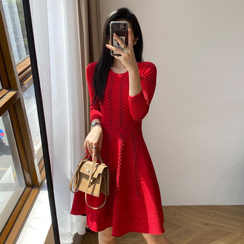 

2025 Spring Retro European Petite Luxury Knitted Dress for Women Medium