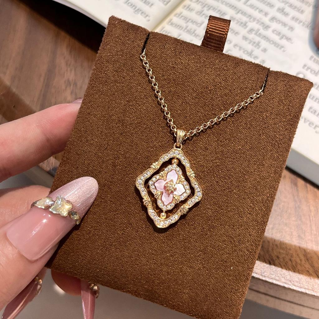 French Antique High-End Sense Versatile Rotating Double-Sided Four-Leaf Clover White Shell Necklace Light Luxury Design Neck Chain Collarbone Chain