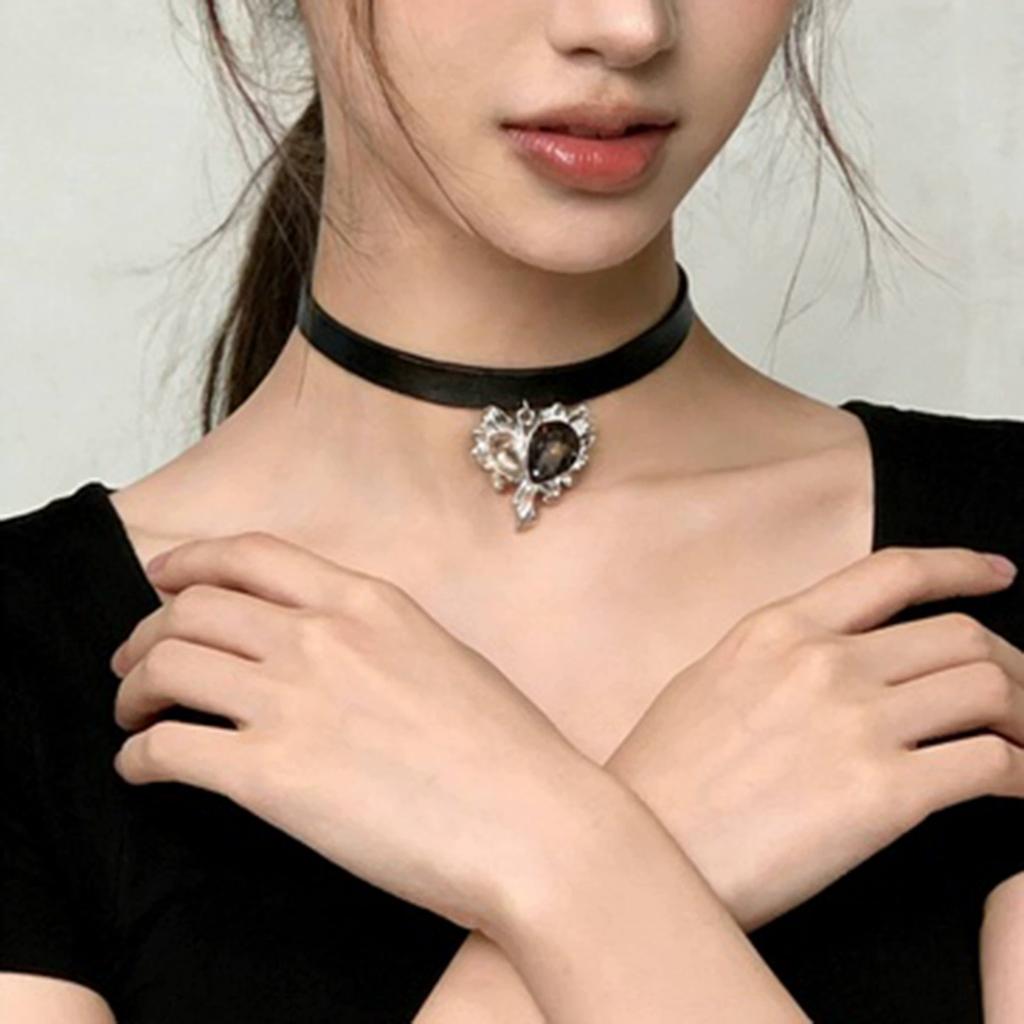 Punk Unregelmäßiger Kristall-Herz-Anhänger Leder-Choker-Halskette für Frauen Goth Ästhetik Personalisierte Accessoires Grunge Schmuck