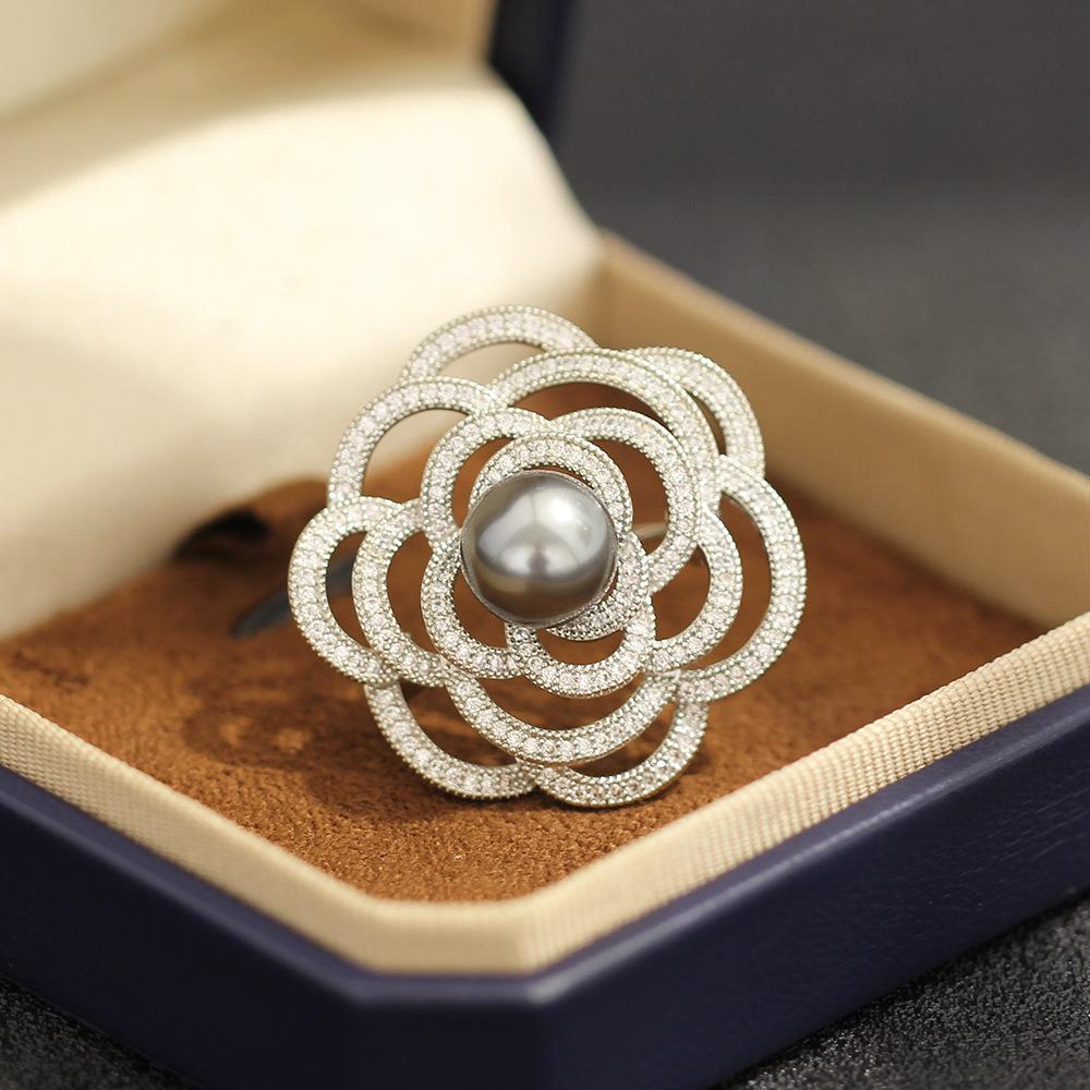 High-class Elegant Gray Pearl Camellia Brooch Light Luxury Three-dimensional Copper Alloy Micro-inlaid Zircon Pin Versatile Clothing