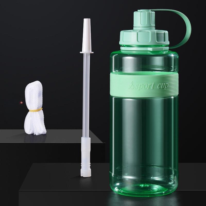 

Large-capacity Outdoor Portable Sports Fitness Plastic Cup Space Flask High-temperature Resistant Straw Plastic Cup 600ml зелёный