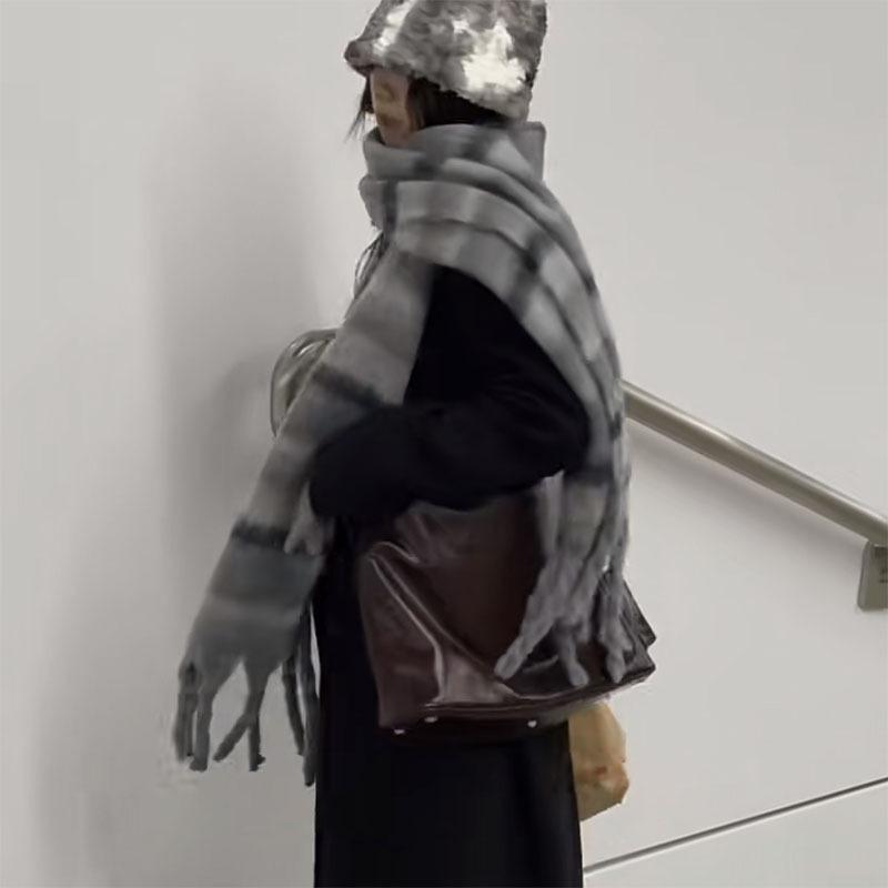 

Autumn and winter new thickened men s and women s imitation cashmere tassel enlarged scarf contrasting color scarf scarf scarf сірий колір