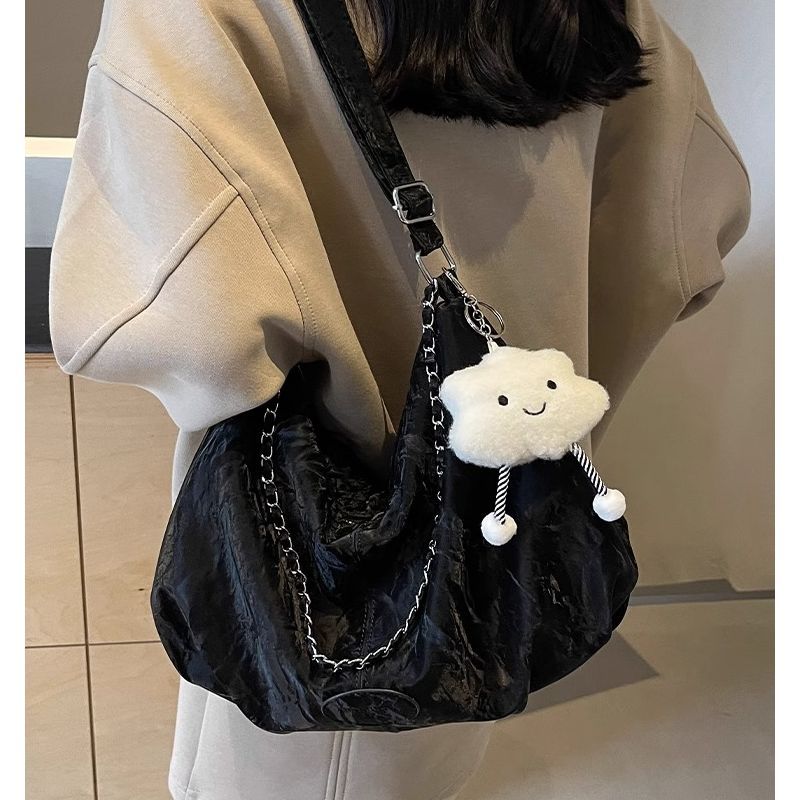 Popular bags women's new high-end shoulder bags large-capacity commuter dumpling bags women's messenger bags