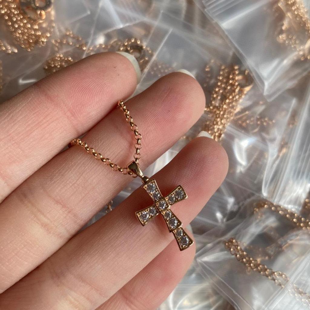18K Gold-Plated Baojia Necklace with Diamond Inlaid Cross Pendant and Snake Bone Clavicle Chain