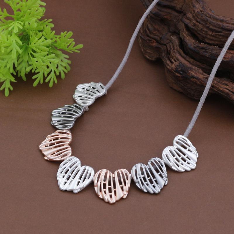 New matte hollow love leaf necklace women's creative high-end heart-shaped versatile neck chain