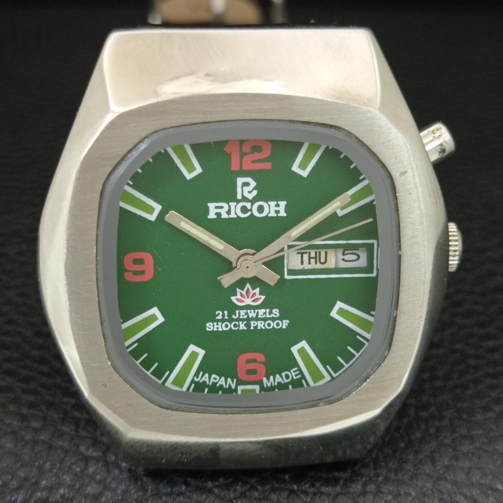 VINTAGE RICOH R31 AUTOMATIC JAPAN MENS GREEN COLOR DIAL WATCH A708204-1
