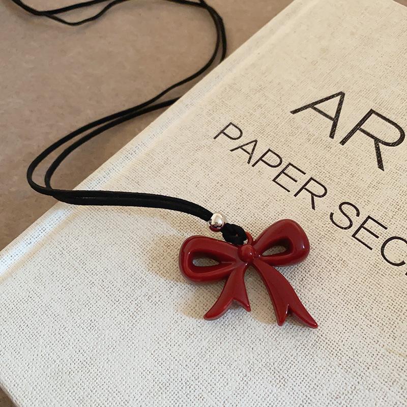 Korean retro acrylic irregular love adjustable necklace long versatile sweater chain necklace women