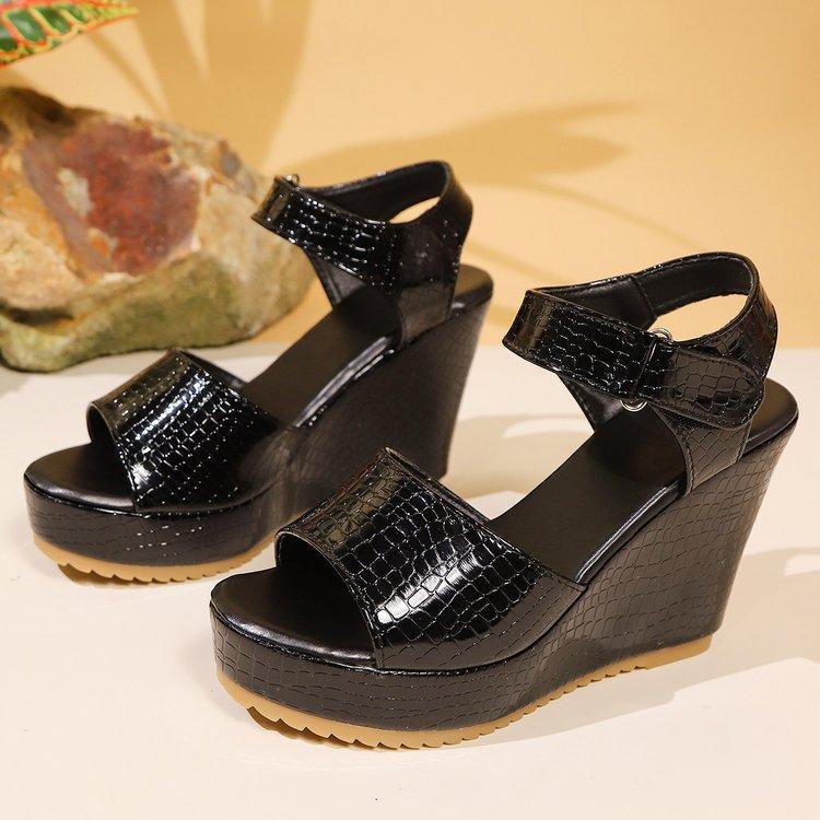 

Fashion Patent Leather Wedge Heel Sandals for Women 2025 Summer Black Chunky Platform Sandals Woman Anti Slip Thick Bottom Beach Shoes 43