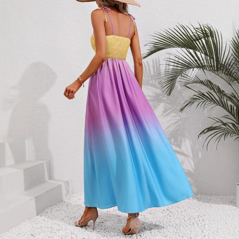 Ein hochtailliertes Neckholder-Kleid im Gradient-Patchwork-Stil für Damenbekleidung im Frühling und Sommer