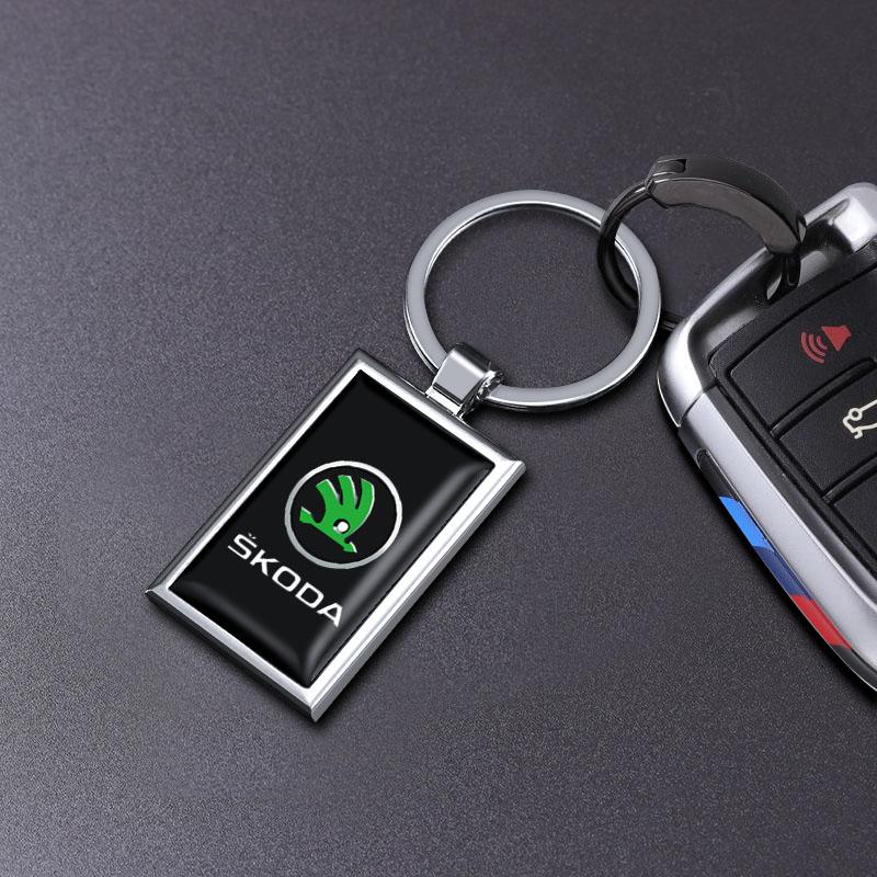 BBIC7 Metal Car Logo Key Chains Rings Keychain For Skoda Octavia Kodiaq Fabia Superb Karoq Yeti Rapid Mk3 Auto Keychain Accessories 6a