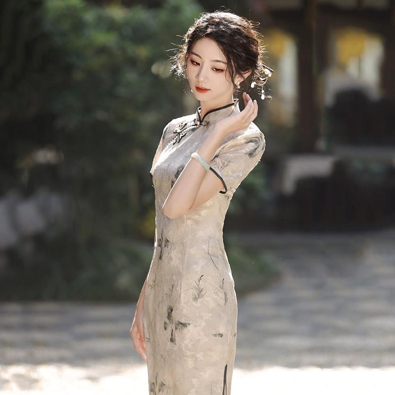 Elegant Modern Chinese Style Long Cheongsam Dress Women Semi-High Neck Three-Quarter Sleeve Retro Floral Cutwork Fabric
