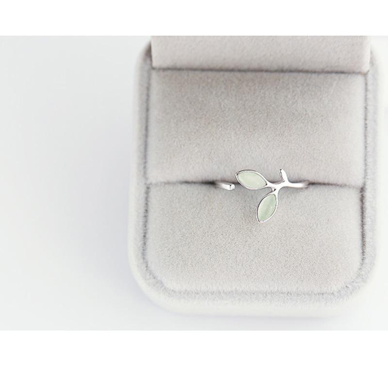 Niche Light Luxury High-end Young Leaf Opal Ring Women's Autumn New Opening Adjustable Index Finger Ring