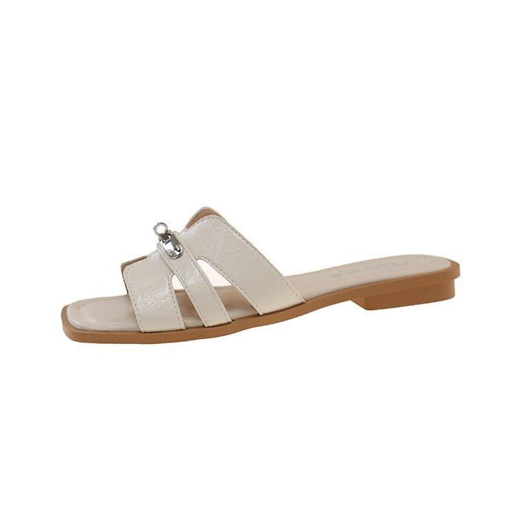 Silver small lock flat shoes 2025 new open-toe slippers holiday fashion wear French sandals