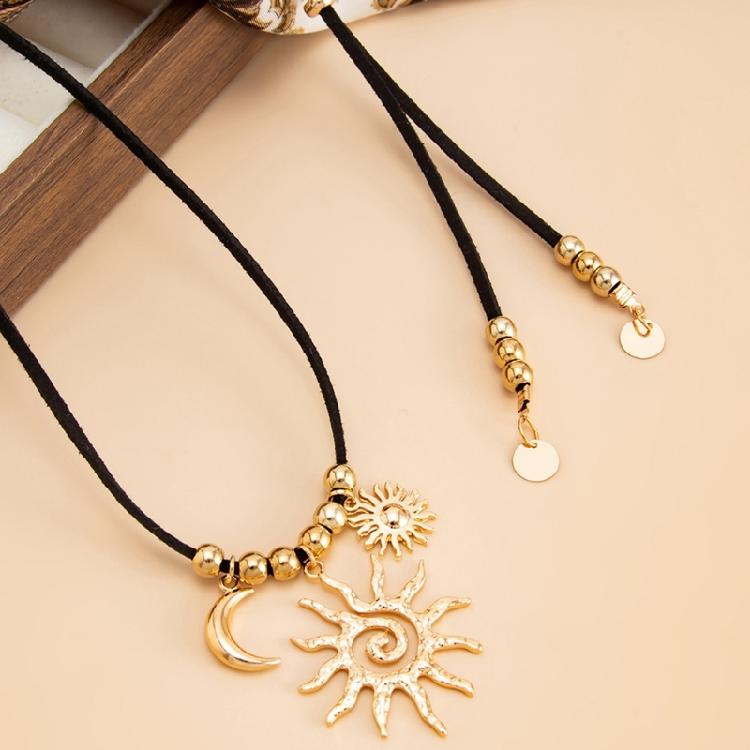 Delicate Cut Sun Charm Necklace With Metallic Finish Eye Catching Clavicle Chain Suitable For Various Occasions