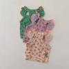 Carino Gilet Floreale per Animali Domestici Cane Gatto Manica Volante Bordo Arricciato a Fungo Fiori Piccoli Orsetto Primavera Estate Abbigliamento Forniture Vestiti per Cani