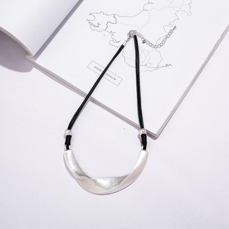 Minimalist Geometric Alloy Choker Necklace Women Short Chain Sand Rose Gold Fashionable Office Wear TLN236