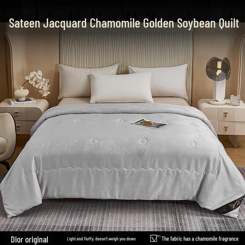 

Mling Chamomile Golden Satin Jacquard Mulberry Silk Summer Quilt