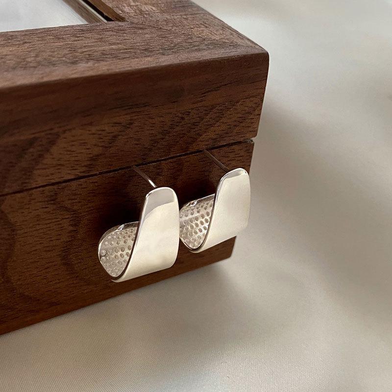 

Геометрические изгибающиеся легкие роскошные нишевые дизайнерские серьги Sense High-end в форме четырехугольника для женщин