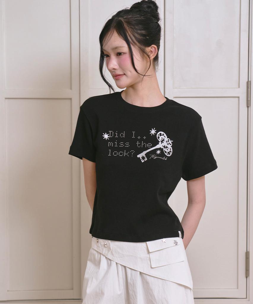 THE GREEN LAB Lettering Symbol Crop Short Sleeve T-Shirt [Black/Key]