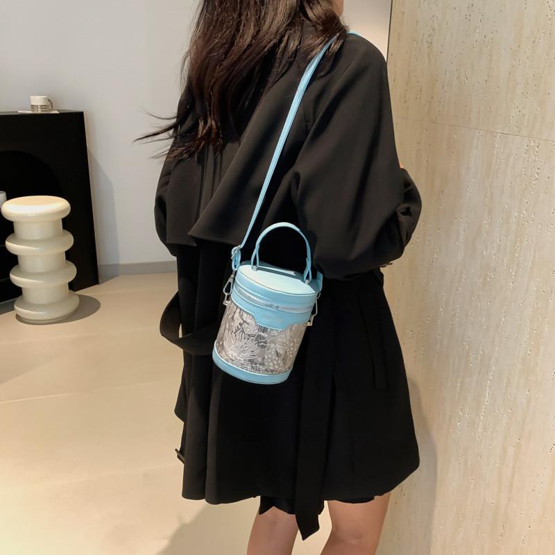 Stilvolle Lässige Beuteltasche Für Damen In Trendigen Herbstfarben Mit Schlankem Urbanem Design