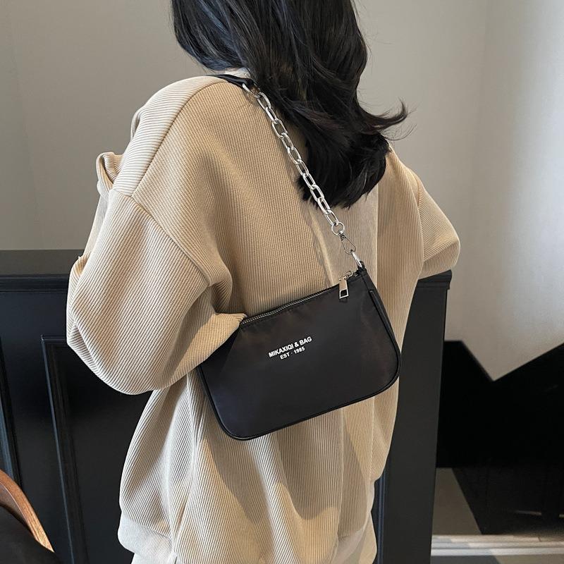 Chain Bag Women's New Fashion Casual Versatile Black Shoulder Underarm Bag Crossbody Small Square Bag