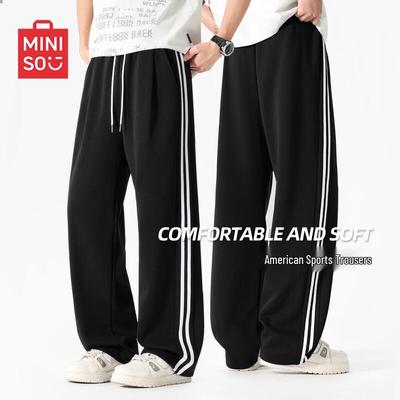 Partea de jos – Pantaloni de trening și colanți